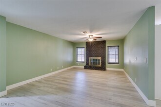 605 Mosswood Dr in Henderson, NV - Building Photo - Building Photo