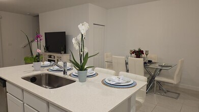 512 Rivergrass St in Port St. Lucie, FL - Building Photo - Building Photo