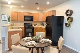 Cottonwood Crossing in Newton, KS - Building Photo