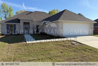 563 Patrick Farms Dr in Pearl, MS - Building Photo - Building Photo