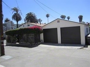 125 8th St in Huntington Beach, CA - Building Photo - Building Photo