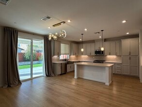 1580 Blue Moon Ln in Roseville, CA - Building Photo - Building Photo