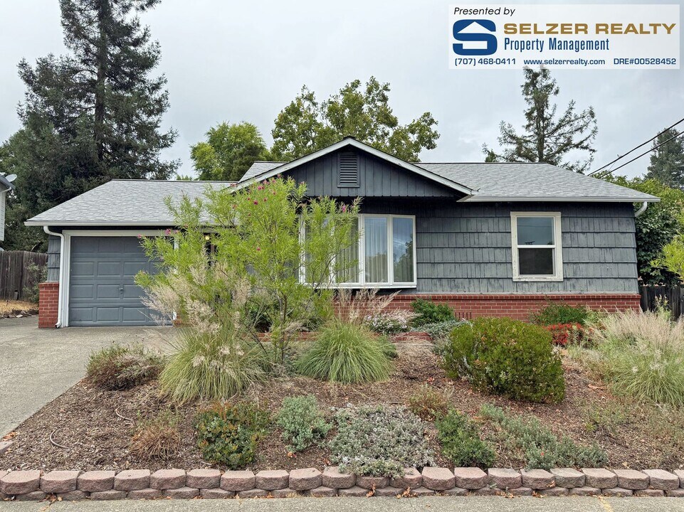 214 Mendocino Dr in Ukiah, CA - Building Photo