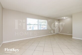 6116 Bonnie Brook Blvd in Orlando, FL - Foto de edificio - Building Photo