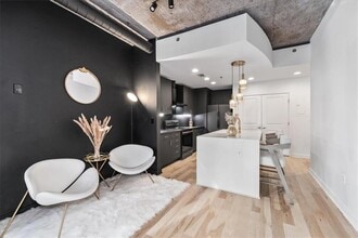 250 Pharr Rd NE in Atlanta, GA - Building Photo - Building Photo