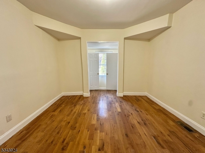 16 Columbia Ave in Newark, NJ - Building Photo