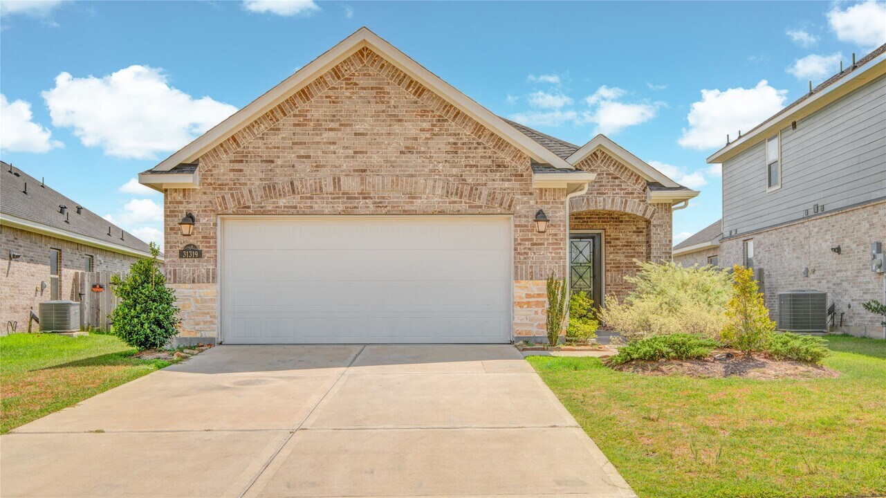 31319 Palomino Ranch Path in Fulshear, TX - Building Photo