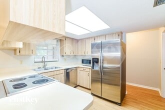 913 Sylvia Dr in Deltona, FL - Building Photo - Building Photo