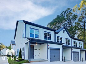 2861 Regal Park Dr NW in Atlanta, GA - Building Photo