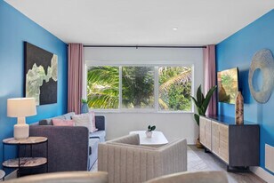 911 NE 4th St in Boca Raton, FL - Building Photo