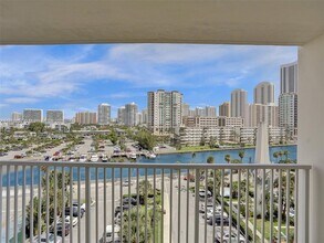 300 Bayview Dr, Unit 1711 in Sunny Isles Beach, FL - Building Photo - Building Photo
