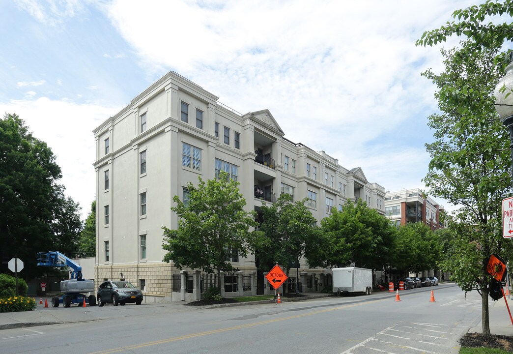 79 Railroad Pl in Saratoga Springs, NY - Building Photo