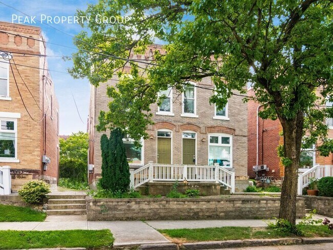 1208 Indianola Ave in Columbus, OH - Building Photo - Building Photo