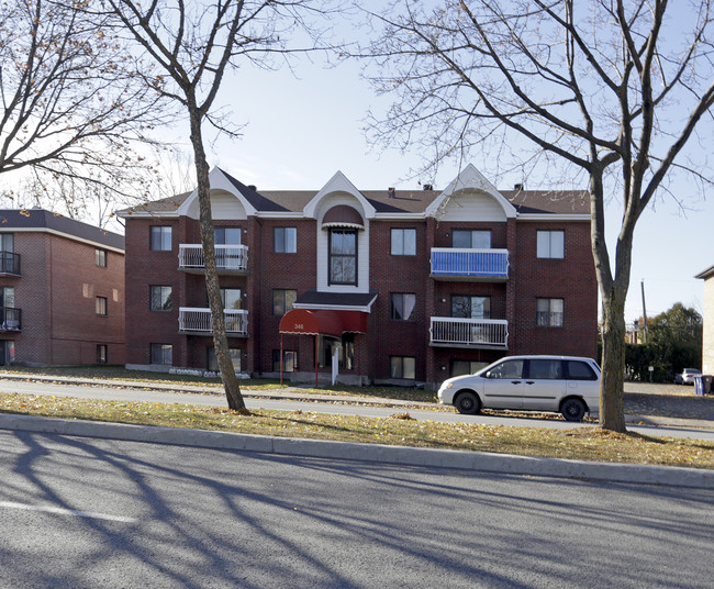 346 Samson in Laval, QC - Building Photo - Building Photo