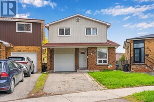 32 Lady Stewart Blvd in Brampton, ON - Building Photo