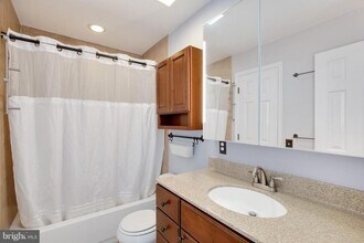 6563 Old Carriage Dr in Alexandria, VA - Building Photo - Building Photo