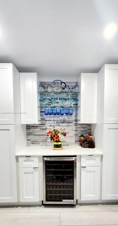 17324 NW 74th Ave in Hialeah, FL - Building Photo