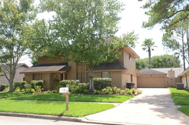3002 N Blue Meadow Cir in Sugar Land, TX - Building Photo - Building Photo