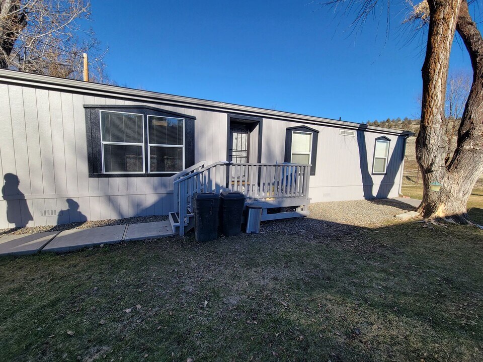 205 Adin St in Adin, CA - Building Photo