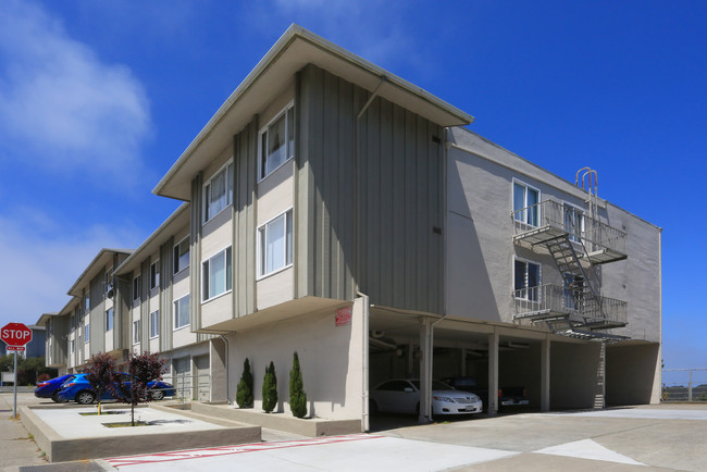 Clarinada Apartments in Daly City, CA - Building Photo - Building Photo