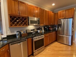 2625 W Belmont Ave, Unit 2 in Chicago, IL - Foto de edificio - Building Photo