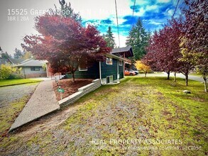 15525 Greenwood Ave N in Shoreline, WA - Building Photo - Building Photo