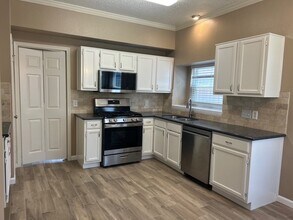 1018 Wentworth Dr in Pearland, TX - Building Photo - Building Photo