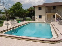 1318-1322 SE 40th Ter in Cape Coral, FL - Foto de edificio - Building Photo