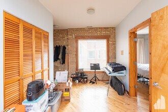 1622 W Columbia Ave, Unit 3S in Chicago, IL - Foto de edificio - Building Photo