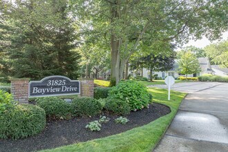 31825 Bayview Dr in Avon Lake, OH - Building Photo - Building Photo