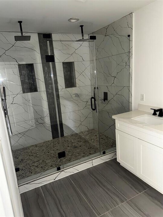 6609 Burkett St. in Houston, TX - Building Photo