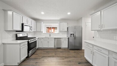 2121 Aberdeen Dr in League City, TX - Building Photo - Building Photo