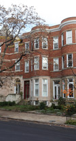 2741 Saint Paul St Apartments