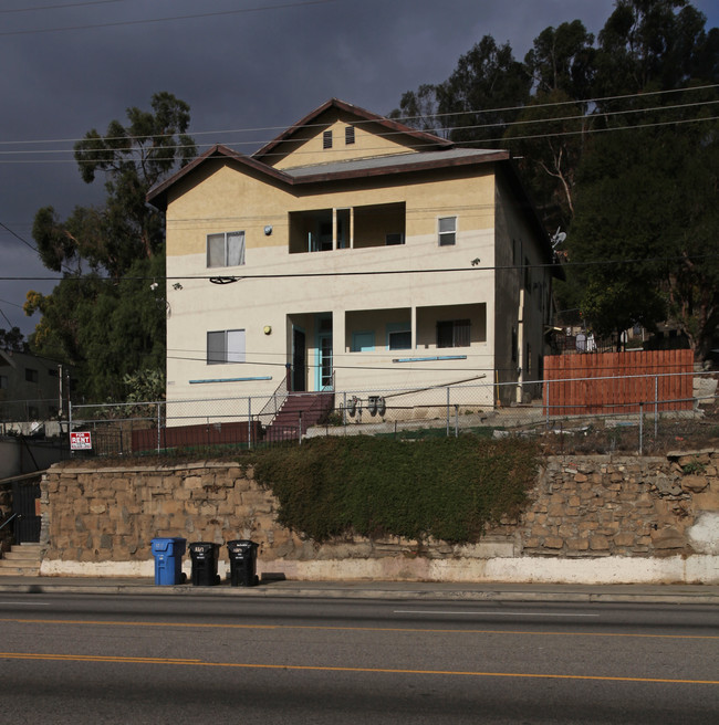 1327 N Broadway in Los Angeles, CA - Foto de edificio - Building Photo