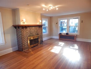 44 Hamilton Pl in Tarrytown, NY - Building Photo - Building Photo