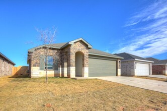 7438 8th St in Lubbock, TX - Foto de edificio - Building Photo