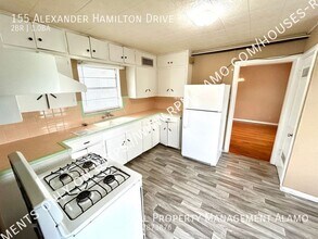 157 Alexander Hamilton Dr in San Antonio, TX - Building Photo - Building Photo