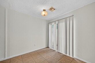 7839 Cook Rd in Houston, TX - Building Photo - Building Photo