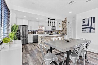 7831 Hope St in Hollywood, FL - Building Photo - Building Photo