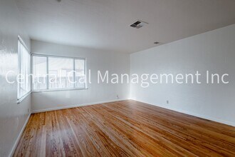 500 Arvin St in Bakersfield, CA - Foto de edificio - Building Photo