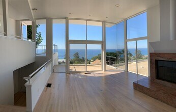 2150 Ruby Pl in Laguna Beach, CA - Foto de edificio - Building Photo