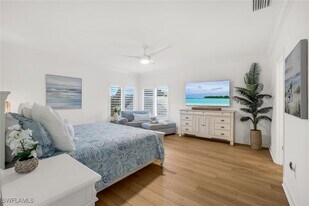 790 Willowbrook Dr in Naples, FL - Building Photo