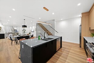 835 N McCadden Pl in Los Angeles, CA - Building Photo