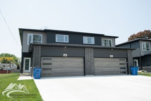 38 Llydican Ave in Chatham, ON - Building Photo