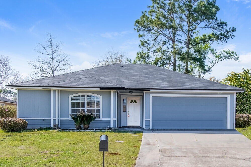 1954 Calusa Trail in Middleburg, FL - Building Photo