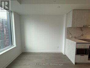 8-2808 Wellesley St W in Toronto, ON - Building Photo - Building Photo