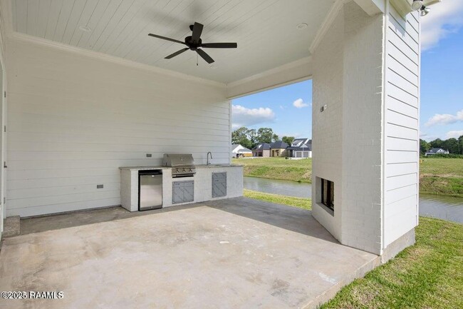 107 Bruges Ln in Youngsville, LA - Foto de edificio - Building Photo