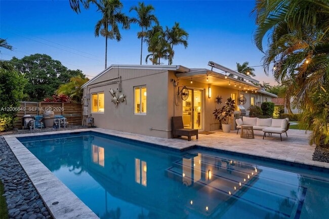 property at 930 N 11th Ct