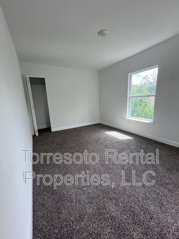 224 W Pyron Ave in San Antonio, TX - Building Photo - Building Photo