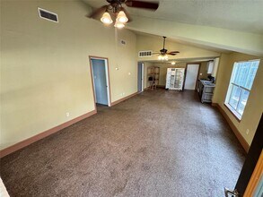 1102 Minnie Dr in Austin, TX - Building Photo - Building Photo